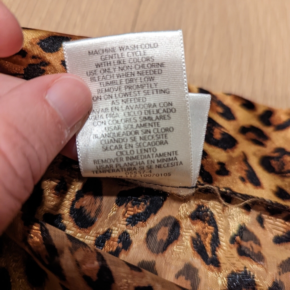 Delicates Vintage Leopard Pattern Robe - Picture 6 of 9